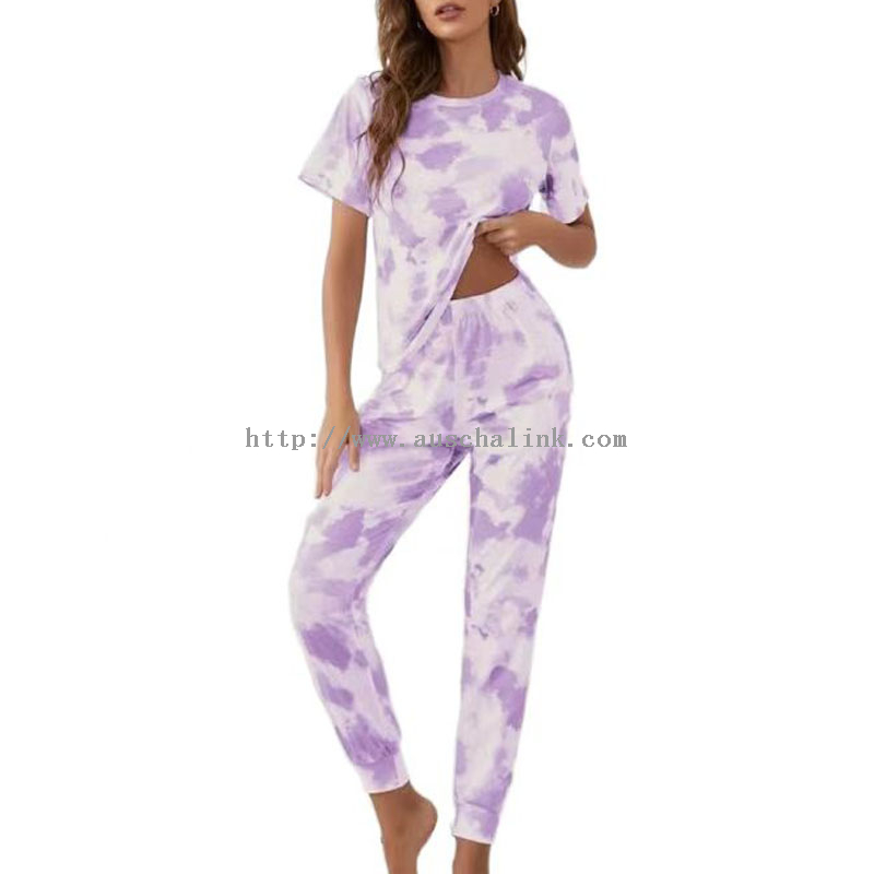Пижами со печатење со боја со кратки ракави, кружни јака
