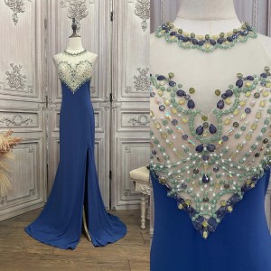 Perlenbesetzte bodenlange neue Modedesigner-Kleiderfirma
