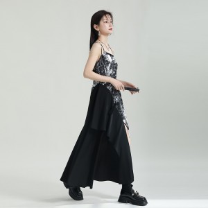 Черна рокля-камизолка с пачуърк с нестандартен принт