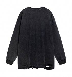 Памучни пуловер са црним штампаним испраним лежерним детаљима