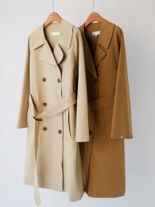 Service de trench-coat féminin de taille plus de couleur abricot en Chine