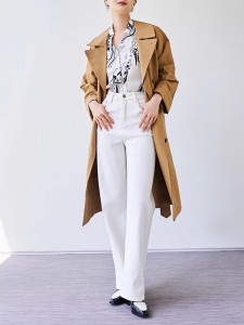Service de trench-coat féminin de taille plus de couleur abricot en Chine
