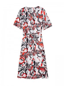 Kurzärmliges, individuelles Kleid mit Krepp-Print