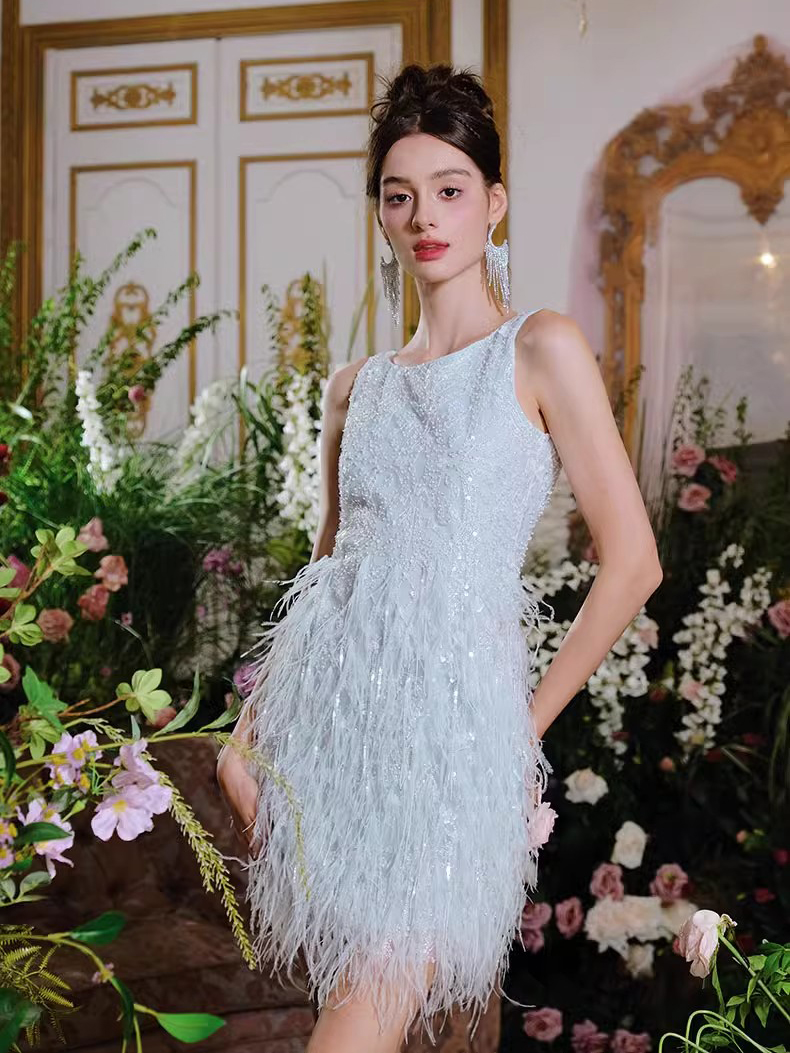 Cekinowa perła z frędzlami i piórami Niestandardowe sukienki imprezowe dla kobiet Fabryka