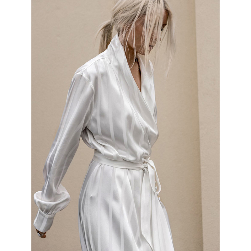 Pixama personalizado de seda feminina a raias de raso branco