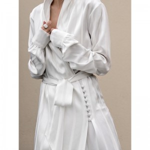 Pielāgota pidžama, balts satīna svītrains sieviešu zīds