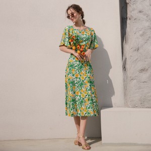 فستان بطبعة زهور بوهيمية باللون الأخضر العتيق