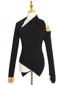„Off Shouder“ juodi megztiniai, mados dizainerių palaidinės