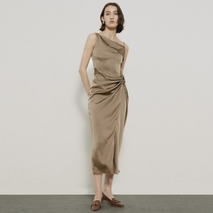 Elegantes Camisole-Kleid aus Satin in Olivgrün mit gewelltem Twist-Schlitz