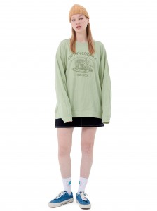 Zielony luźny sweter z okrągłym dekoltem i luźnymi bluzkami
