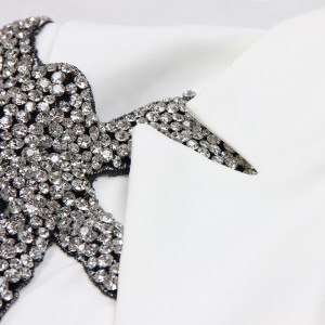 Nachhaltige Herstellung von Luxus-Blazern mit Perlenstickerei