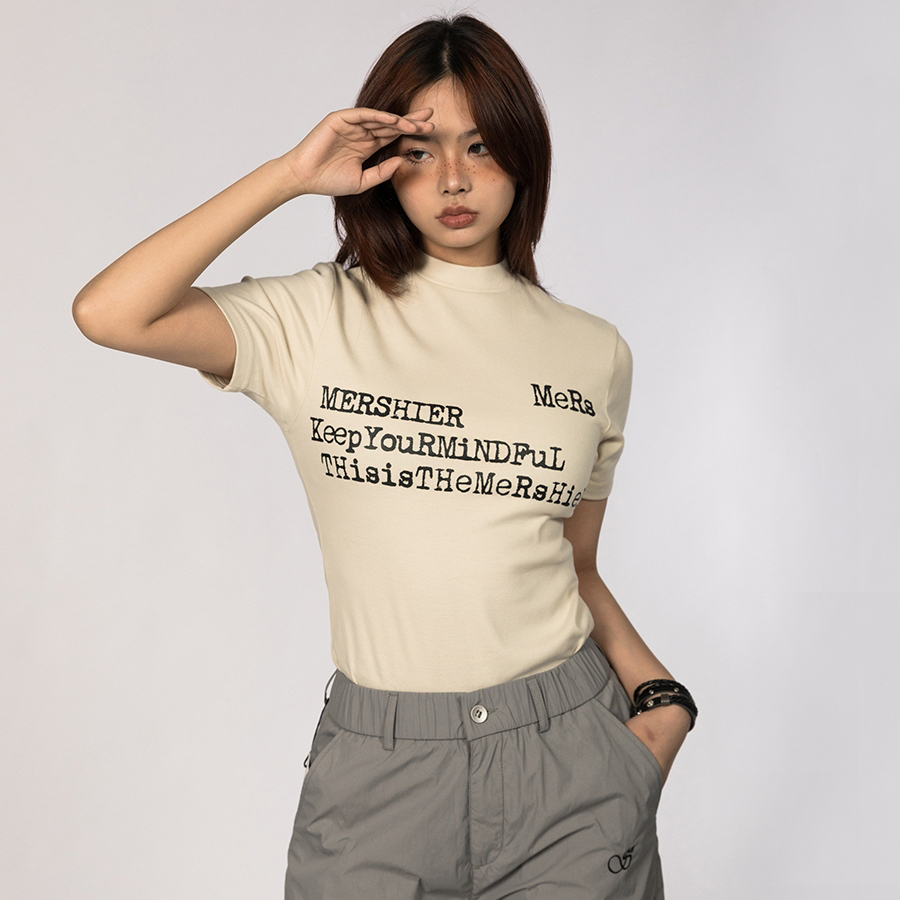 Beigefarbenes Baumwoll-Top mit individuellem T-Shirt-Aufdruck