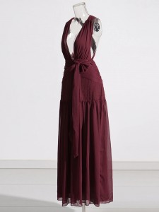 Роскошное платье с V-образным вырезом и открытой спиной на шнуровке