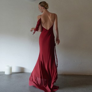 فستان طويل لوصيفة العروس باللون الأحمر ثلاثي الأبعاد