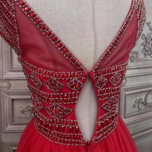 Fournisseurs de robes pour femmes de grande taille avec perles en maille rouge