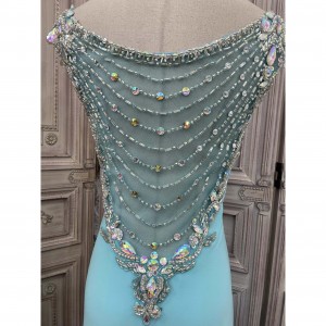 Veleprodajna veleprodajna večerna obleka z razporki in perlami, elegantna