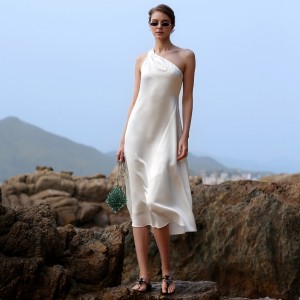 Weißes Satin-Slash-Kleid, Strand-Abendkleid