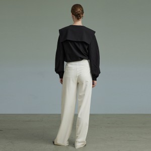Camisa branca de algodón francés elegante con escote en V
