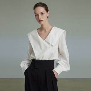 Camisa blanca elegante francesa de algodón con cuello en V