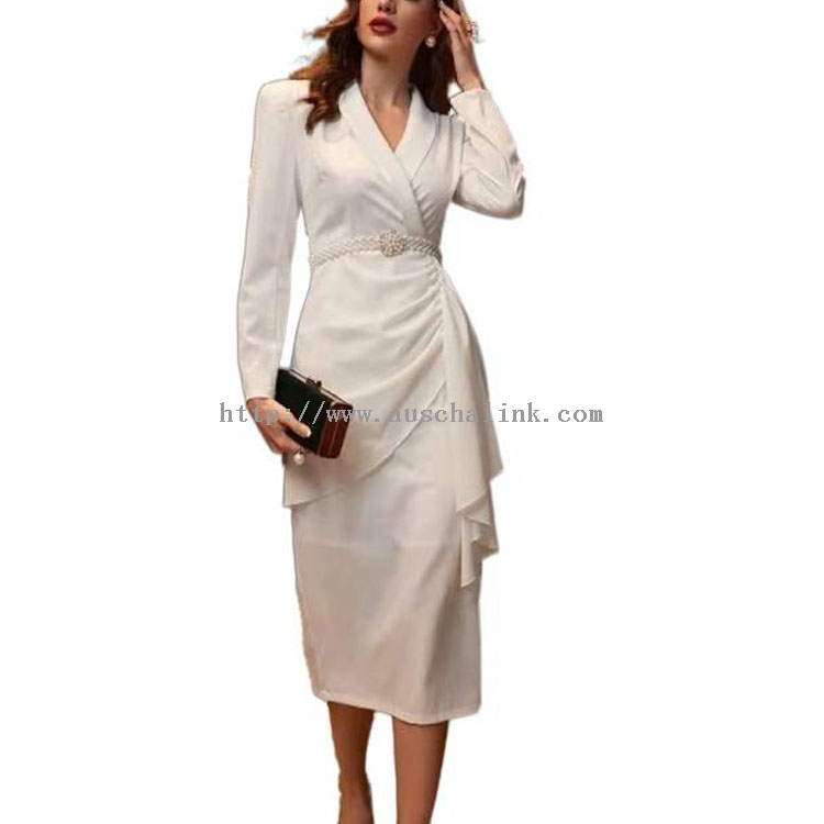 Бел елегантен работен миди фустан со долги ракави