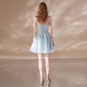 Надуен фустан со мониста за везење со кристали