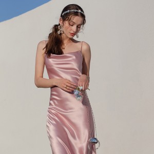 Розова сатенена секси дамска рокля с цепки