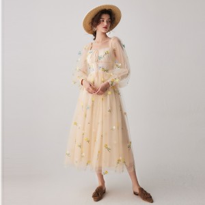 입체적인 나비 꽃무늬 자수 메쉬 A라인 드레스