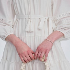 프렌치 화이트 짧은 디자인 긴 소매 레이스 드레스