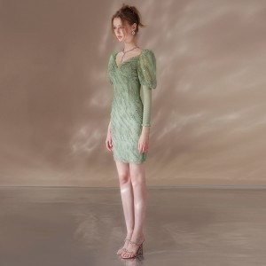 Rochie luminoasă cu margele brodate verde nobil