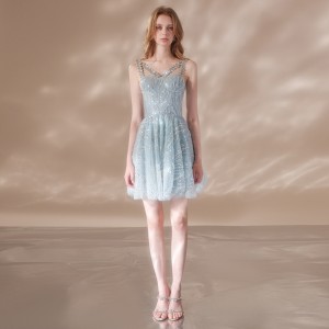 Puffärmeliges Kleid mit Kristallstickerei und Perlen