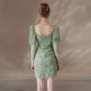 Noble roheline tikitud heledate helmestega kleit