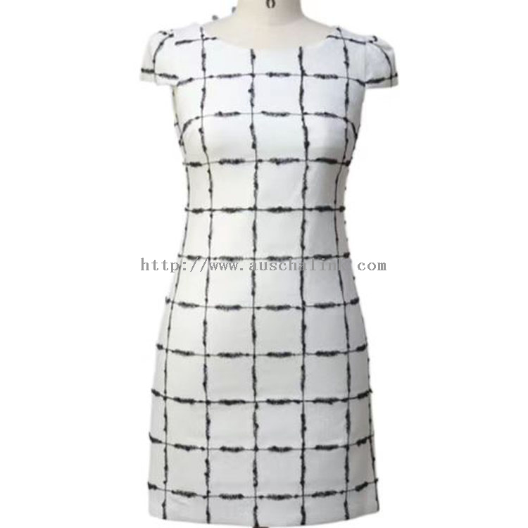 Vestido branco xadrez estampado manga curta em volta do pescoço