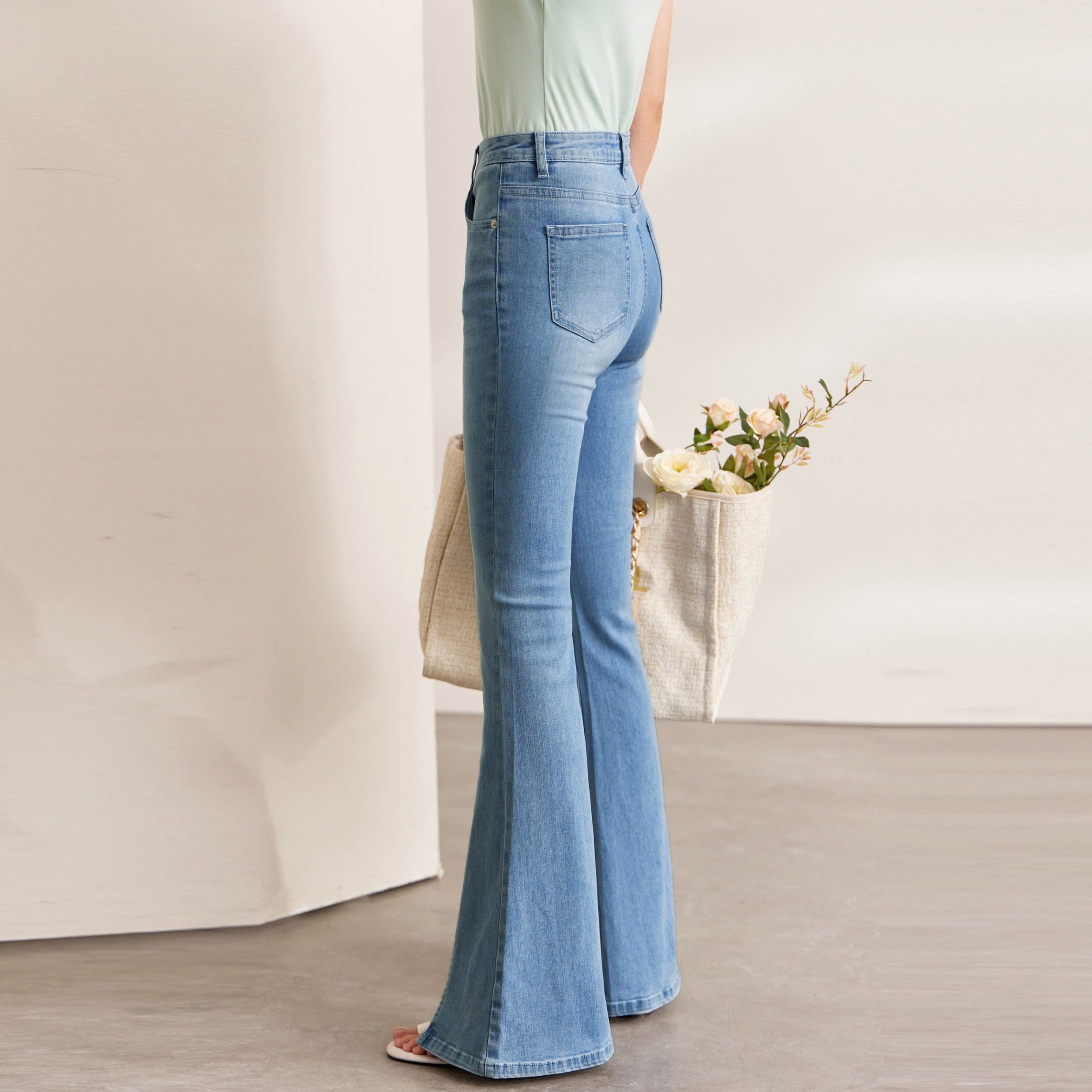 Расклешенные джинсы женские с высокой талией синие
