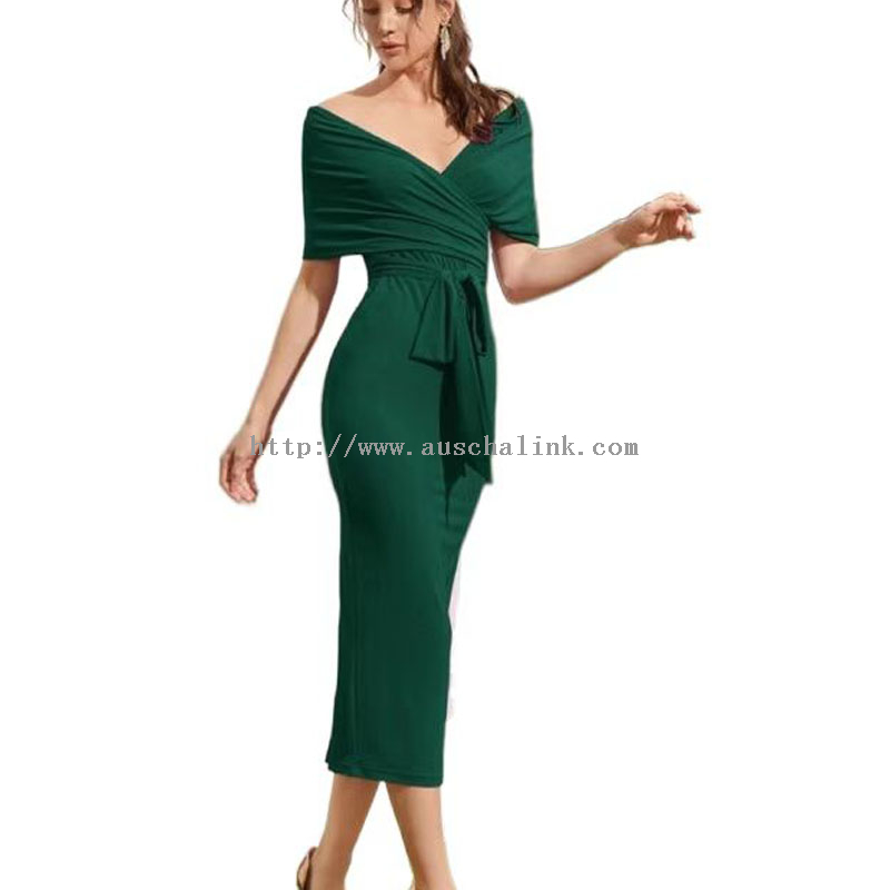 فستان ميدي أنيق بدون حمالات باللون الأخضر الداكن