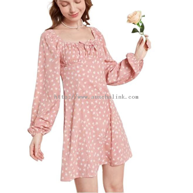 Růžové mini šaty pro volný čas s čtvercovým výstřihem a puntíky