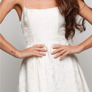 Weißes, elegantes Jacquard-Kleid mit Trägern