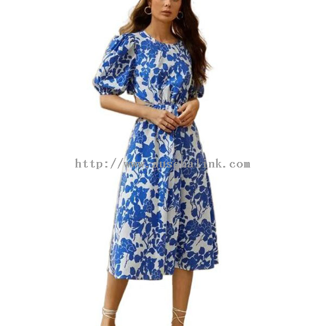 ब्लू फ्लोरल कट-आउट बोहेमियन मिडी ड्रेस