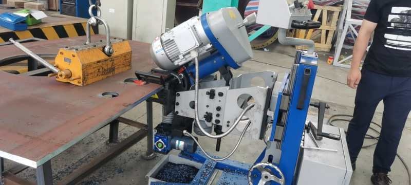 GMMA-80R bevel machine on composite steel plate S304 and Q345 for Sinopec Engineering