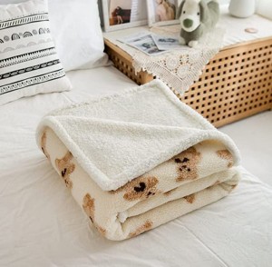 Fleece Blanket, Caliamary Super Soft Reversible Ultra Luxurious Plussh Blanket, Cute Bear Fuzzy Warm Blanket for all Season Throws for Couch Bed Sofa Chair