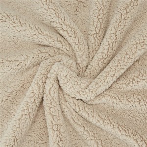 Antklodė, 60″x70″ – smėlio spalvos gyvūnų raštas