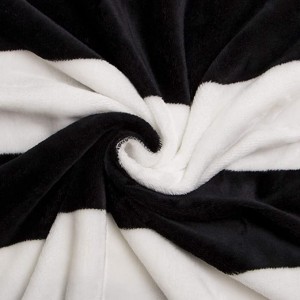 Dvostruko flanelsko ćebe, super mekano sa crno-bijelim prugastim štampanim pokrivačem za krevet, 68 x 90 inča