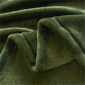 Легкое уютное одеяло из микрофибры с плюшевым декором