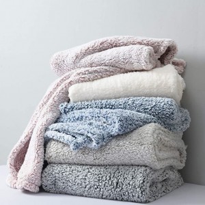 အလွန်ပျော့ပျောင်းသော သက်တောင့်သက်သာရှိသော Sherpa Throw Blanket၊ Solid Antique White Light Weight နွေးထွေးသော အလှဆင်ထားသော Boho ပုံစံ Plush Throw Blanket Cover အတွက် ဆိုဖာ၊ ဆိုဖာ၊ အိပ်ခန်း၊ ခရီးသွား၊ ပုံစံပြောင်းပြန်လှန်နိုင်သော