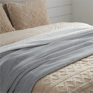 Поларено одеяло Sherpa за диван – светлосиви дебели пухкави топли меки одеяла и покривала за диван