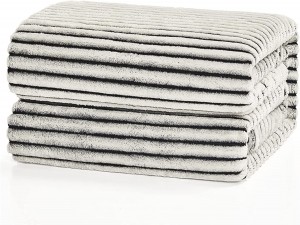 Fleecová deka na gauč – 3D rebrovaná žakárová mäkká a teplá dekoratívna deka – útulná, chlpatá, nadýchaná, plyšová ľahká čiernobiela deka na posteľ, pohovku