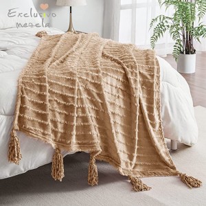 Мягкое одеяло Exclusivo Mezcla, большое пушистое одеяло из флиса, декоративное плюшевое одеяло с кисточками для дивана / дивана / кровати, 50 × 60 дюймов, ярко-розовый