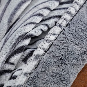 Flanelová fleecová deka Uragiri, lehká super měkká a útulná plyšová deka do postele