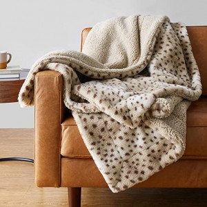 Двухбаковая коўдра Fuzzy Faux Fur Sherpa Throw Blanket з невыразнага штучнага футра