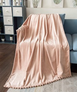 Pokrivač Ružičasta – Pokrivač od flisa s resama od pompona Meki pokrivač od flanela za kauč, udoban pokrivač za krevet s kićankama Lagani pokrivač od mikrofibre od pliša