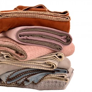 गर्म बिक्री रंगीन वफ़ल कंबल 100% पॉलिएस्टर कपड़े मूंगा ऊन कंबल